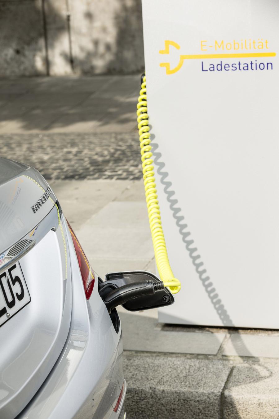  Mercedes-Benz S550 Plug-in Hybrid 2014 года  (US) (фото 30 из 59)